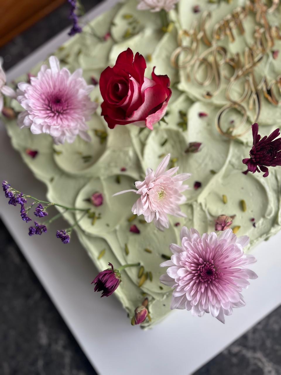 Table Runner Cake